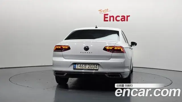 Volkswagen Passat GT 2022 — Photo 13/20