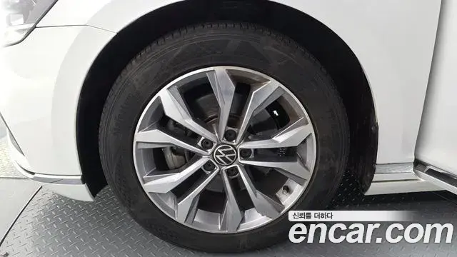 Volkswagen Passat GT 2022 — Photo 15/20