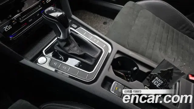 Volkswagen Passat GT 2022 — Photo 7/20