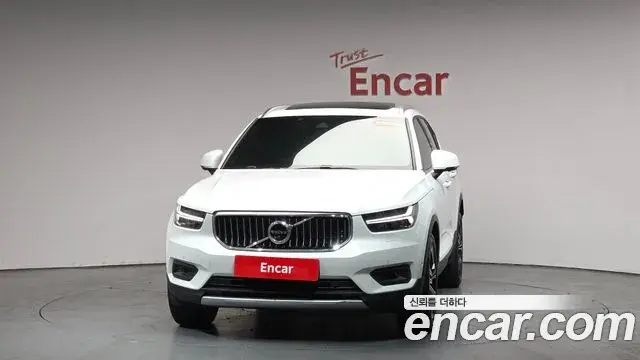 Volvo XC40 2020 — ფოტო 8/20