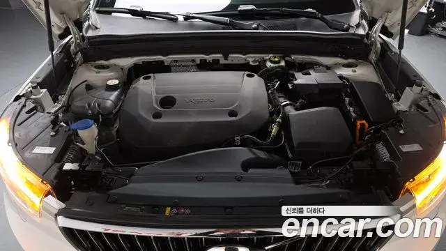 Volvo XC40 2020 — ფოტო 11/20