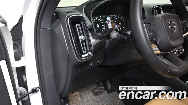 Volvo XC40 2020 — ფოტო 10/20