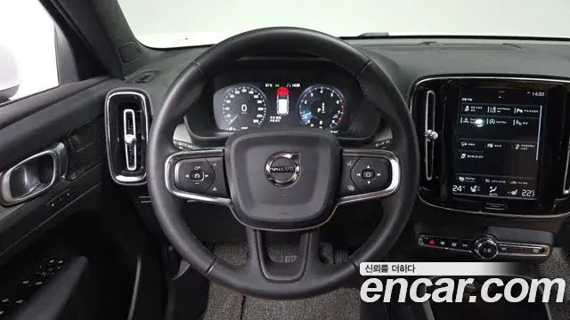 Volvo XC40 2020 — ფოტო 5/20