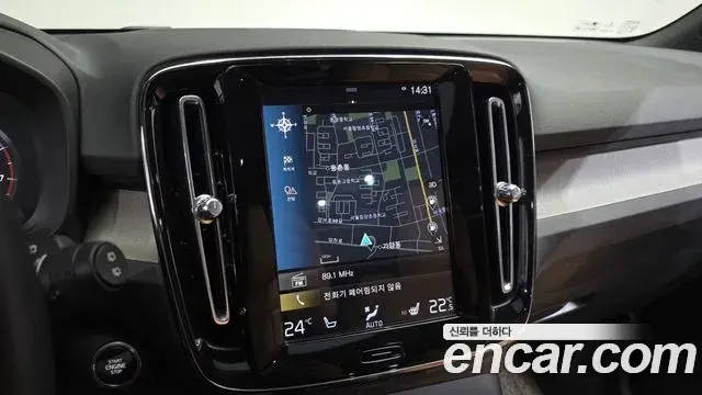 Volvo XC40 2020 — ფოტო 7/20