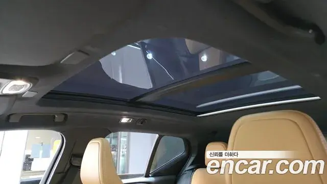 Volvo XC40 2020 — ფოტო 13/20