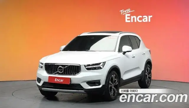 Volvo XC40 2020 — ფოტო 2/20