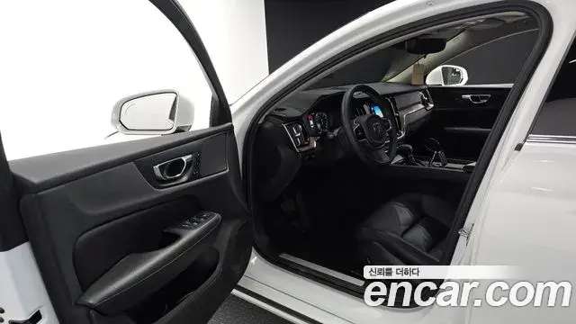 Volvo S60 2020 — Фото 10/20