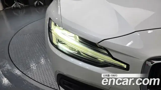 Volvo S60 2020 — Photo 16/30