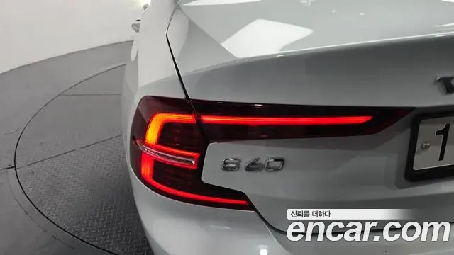 Volvo S60 2020 — Photo 28/30