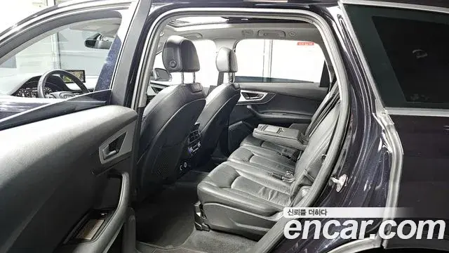Audi Q7 2019 — Şəkil 8/20