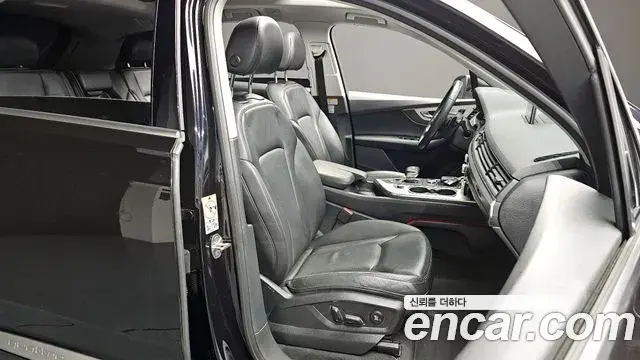 Audi Q7 2019 — Şəkil 17/20