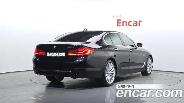 BMW 5 Series 2018 — Şəkil 10/20