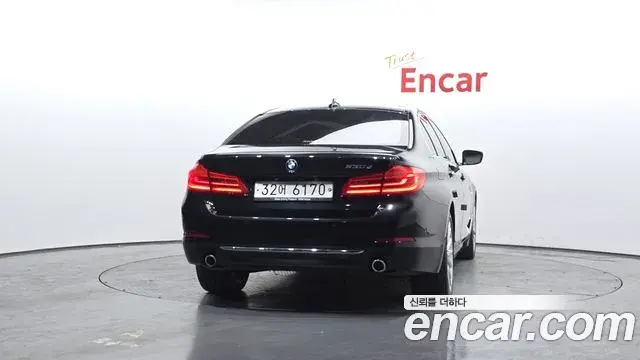 BMW 5 Series 2018 — Şəkil 18/20