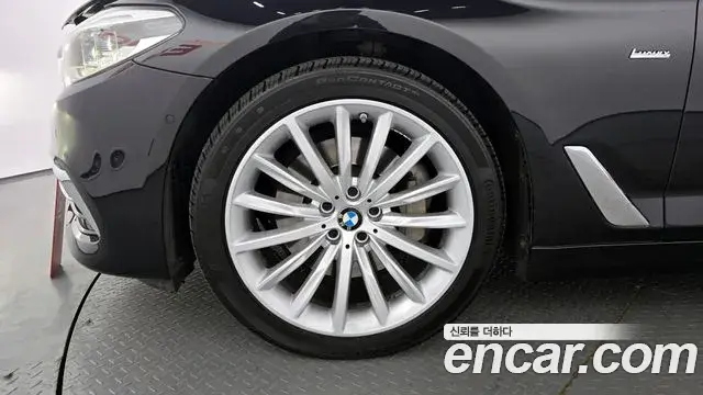 BMW 5 Series 2018 — Şəkil 7/20