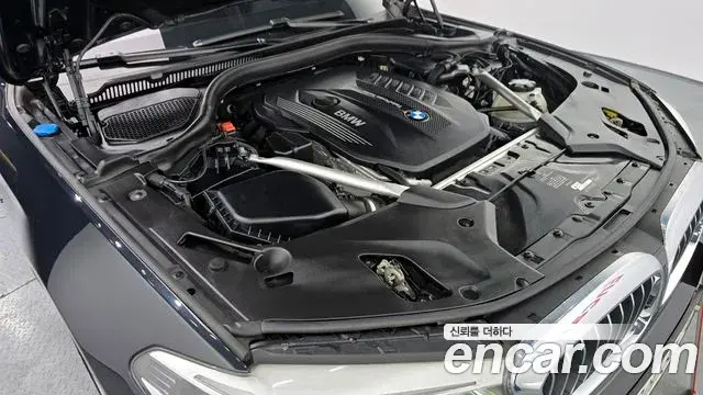 BMW 5 Series 2018 — Şəkil 8/20