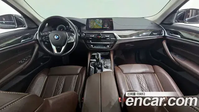 BMW 5 Series 2018 — Şəkil 12/20