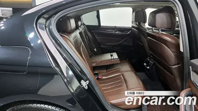 BMW 5 Series 2018 — Şəkil 9/20
