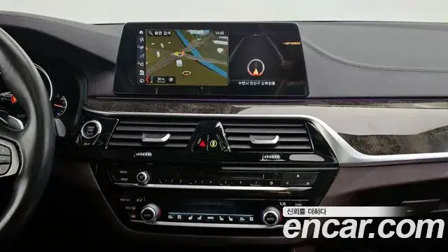BMW 5 Series 2018 — Şəkil 19/20