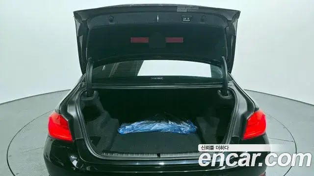 BMW 5 Series 2018 — Şəkil 1/20