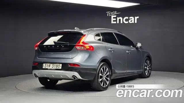 Volvo V40 Cross Country 2018 — Фото 1/20