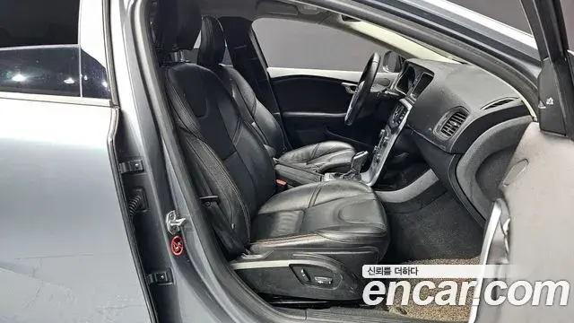 Volvo V40 Cross Country 2018 — Фото 8/20