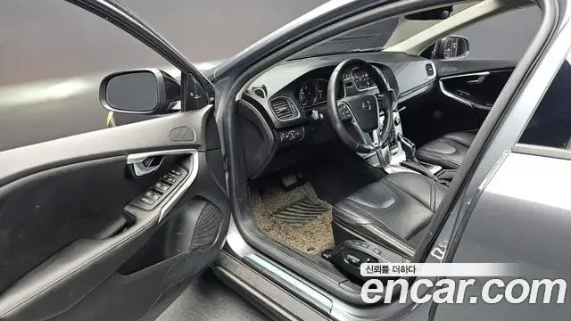 Volvo V40 Cross Country 2018 — Фото 10/20