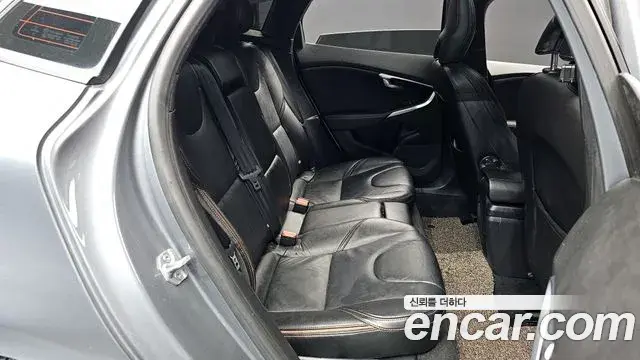 Volvo V40 Cross Country 2018 — Фото 11/20