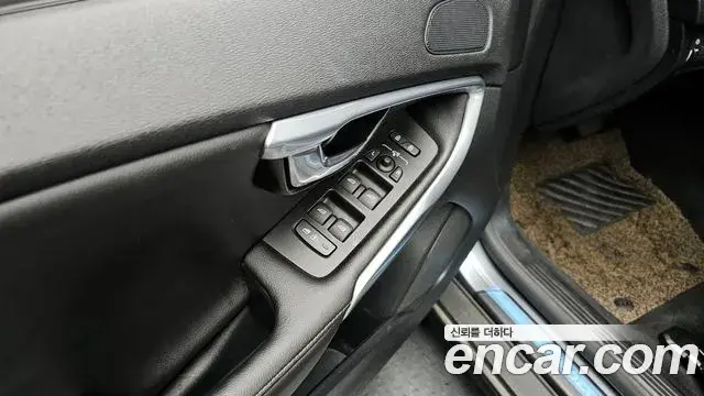 Volvo V40 Cross Country 2018 — Фото 17/20