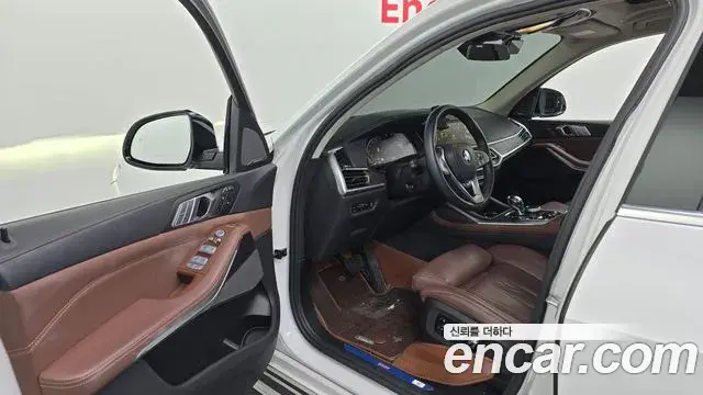 BMW X7 2022 — ფოტო 19/20