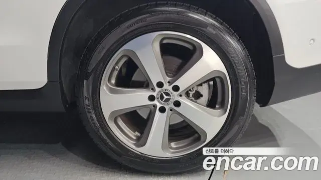 Mercedes-Benz GLC-Class 2019 — Şəkil 14/32