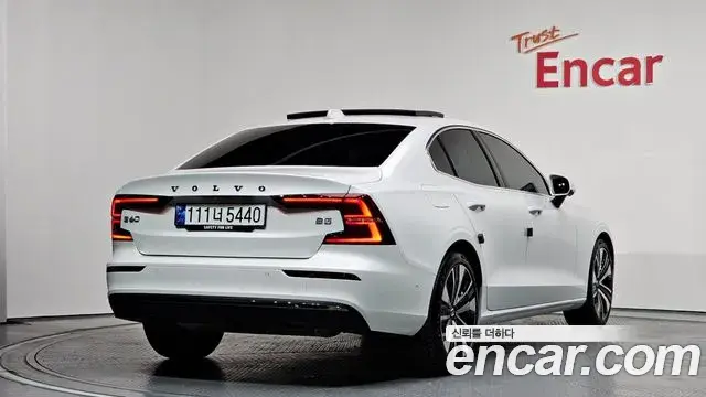 Volvo S60 2023 — Şəkil 12/37