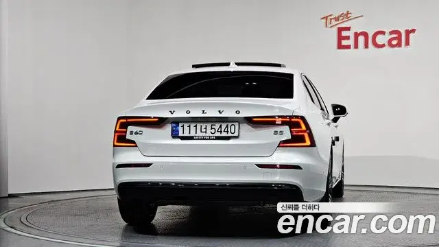 Volvo S60 2023 — Şəkil 8/37