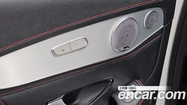 Mercedes-Benz GLC-Class 2018 — Şəkil 28/30
