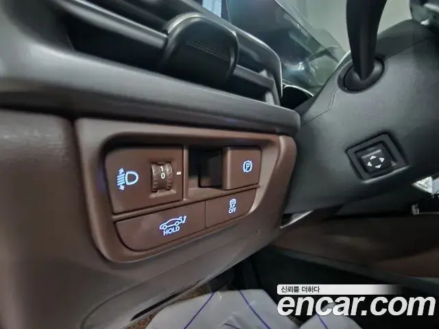 Hyundai Grandeur Hybrid 2023 — ფოტო 17/20