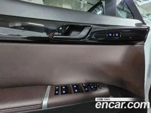 Hyundai Grandeur Hybrid 2023 — ფოტო 11/20
