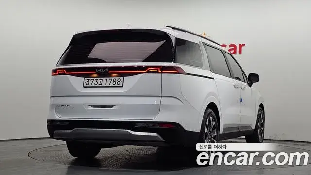 Kia Carnival 2022 — Şəkil 21/30
