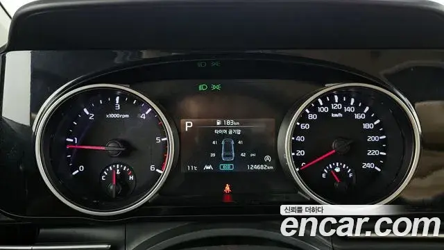 Kia Carnival 2022 — Şəkil 15/30