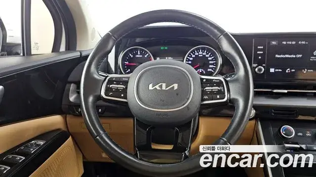 Kia Carnival 2022 — Şəkil 17/30