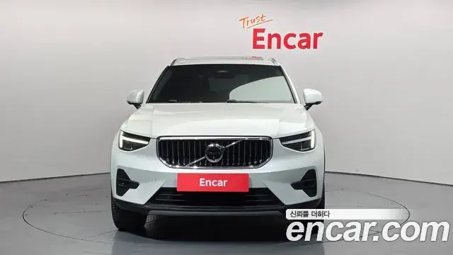 Volvo XC40 2023 — Фото 2/20