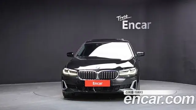 BMW 5 Series 2023 — ფოტო 25/35