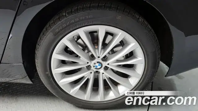 BMW 5 Series 2023 — ფოტო 4/35