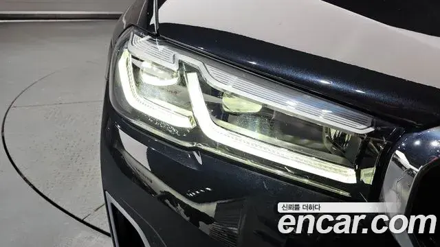 BMW 5 Series 2023 — ფოტო 9/35