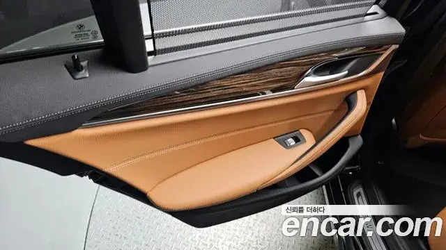 BMW 5 Series 2023 — ფოტო 12/35