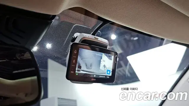 BMW 5 Series 2023 — ფოტო 8/35