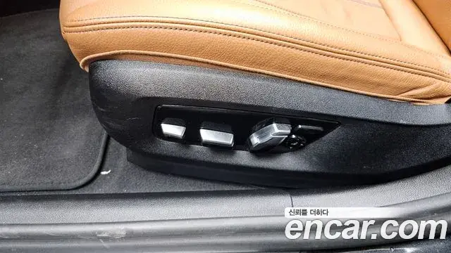 BMW 5 Series 2023 — ფოტო 14/35