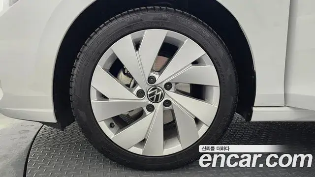 Volkswagen Golf 2025 — ფოტო 12/34
