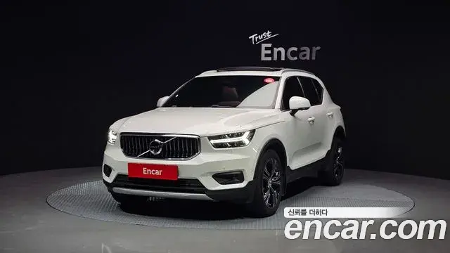 Volvo XC40 2021 — Photo 24/33