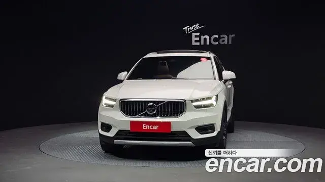 Volvo XC40 2021 — Photo 17/33