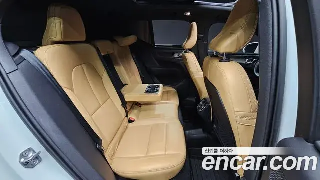 Volvo XC40 2021 — Photo 22/33
