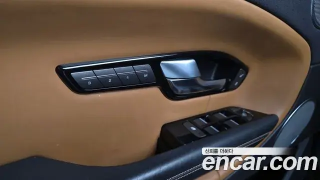Land Rover Range Rover Evoque 2019 — Photo 8/20